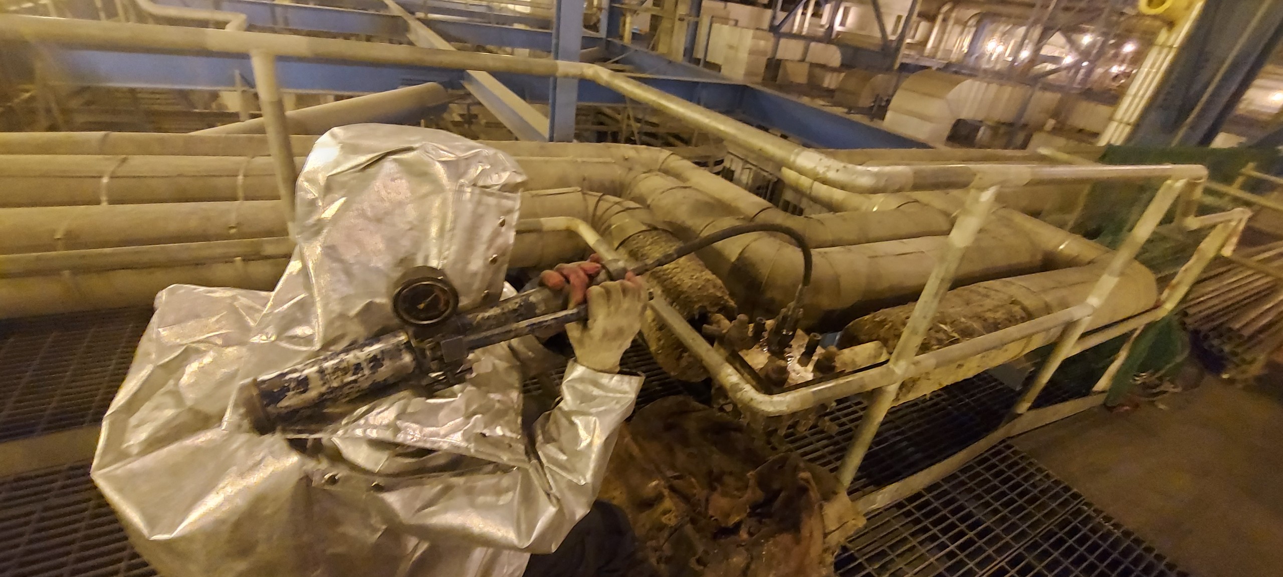 Online leak sealing for elbow of 2" pipe line